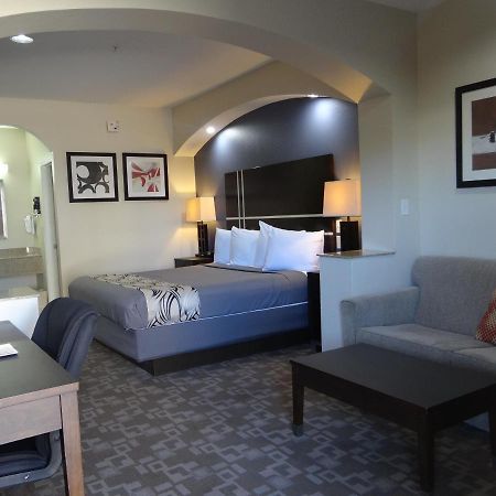 Regency Inn & Suites - Бейтаун Екстериор снимка