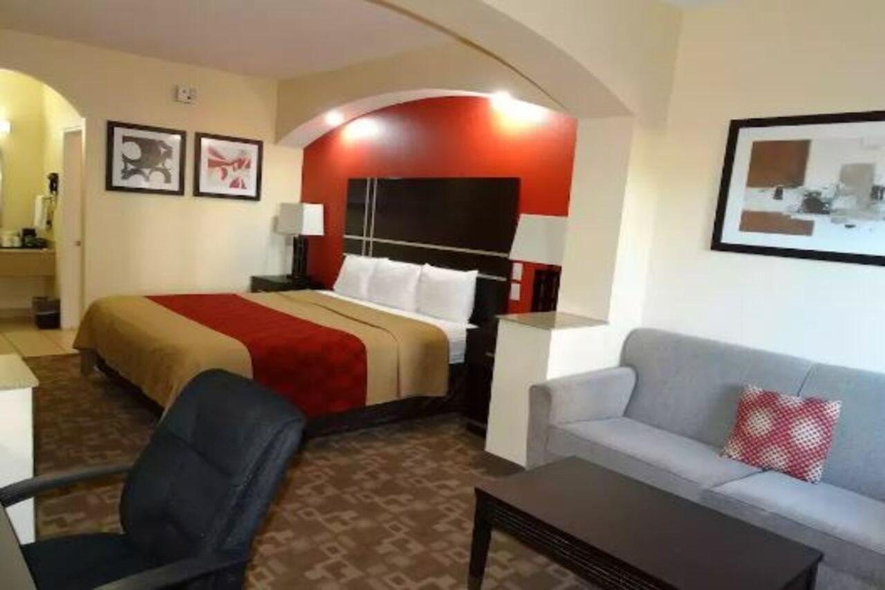 Regency Inn & Suites - Бейтаун Екстериор снимка
