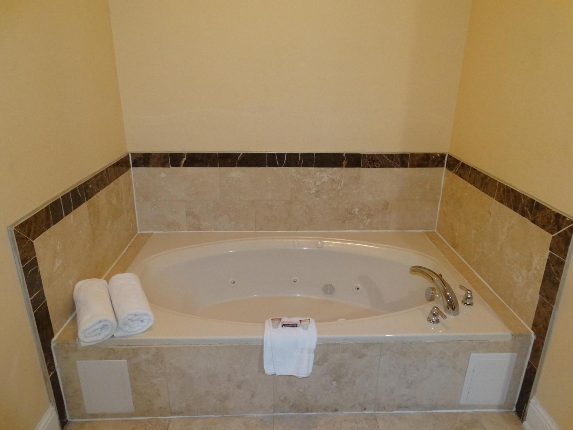 Regency Inn & Suites - Бейтаун Стая снимка