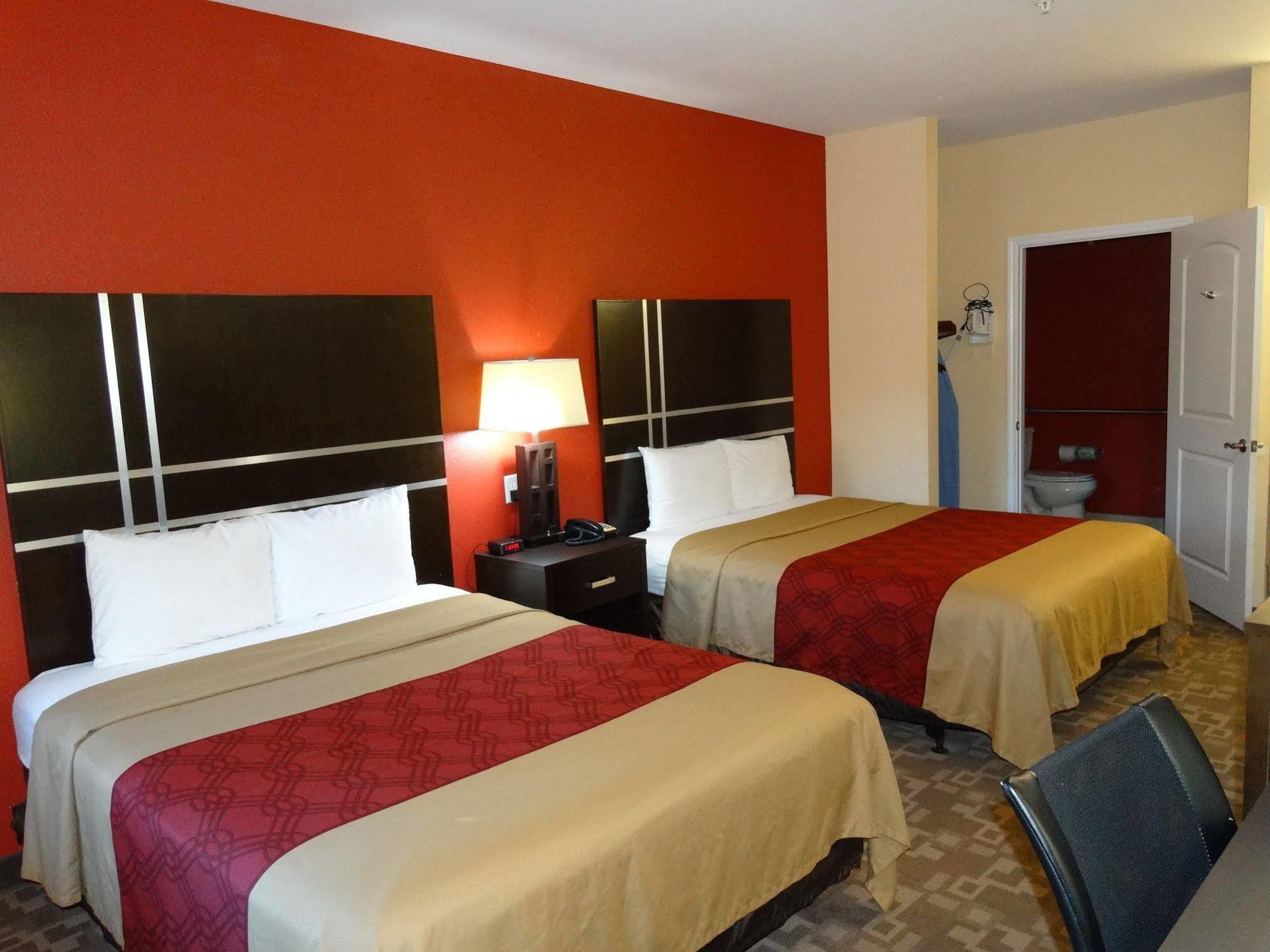 Regency Inn & Suites - Бейтаун Екстериор снимка
