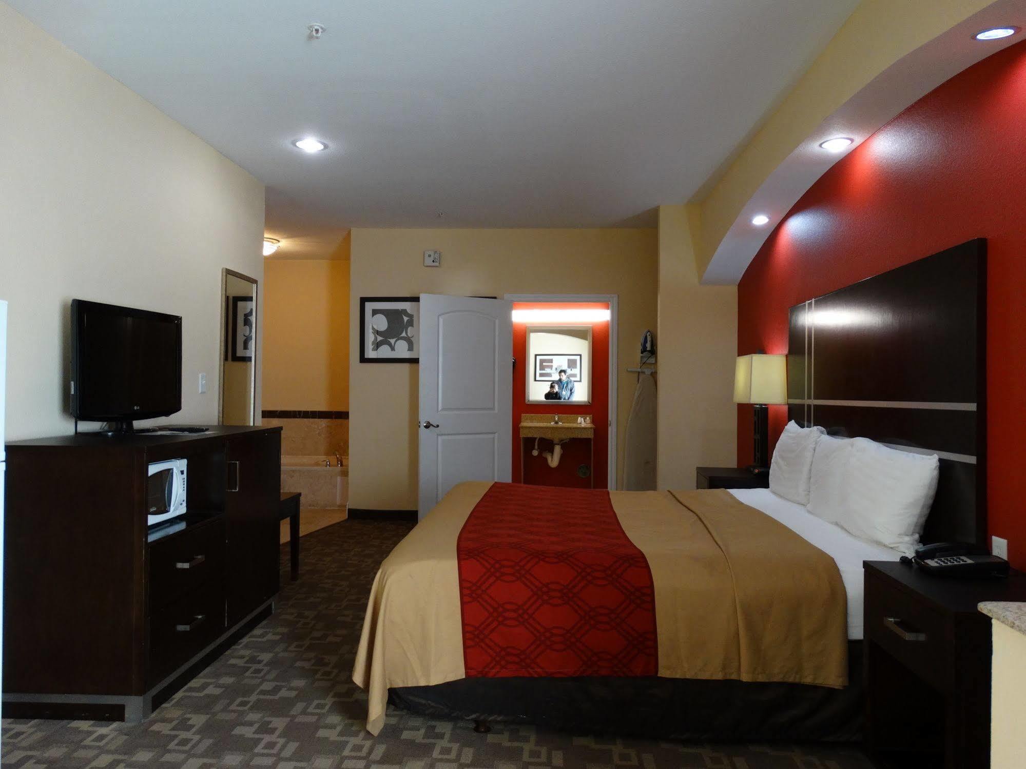 Regency Inn & Suites - Бейтаун Екстериор снимка