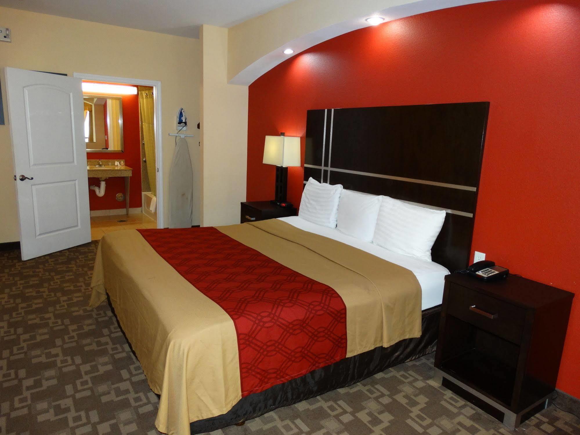Regency Inn & Suites - Бейтаун Екстериор снимка