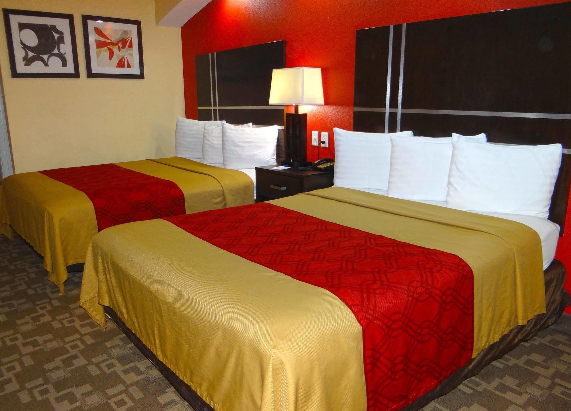 Regency Inn & Suites - Бейтаун Екстериор снимка