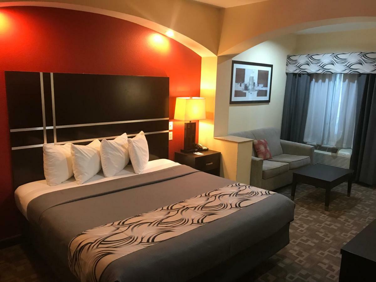 Regency Inn & Suites - Бейтаун Екстериор снимка