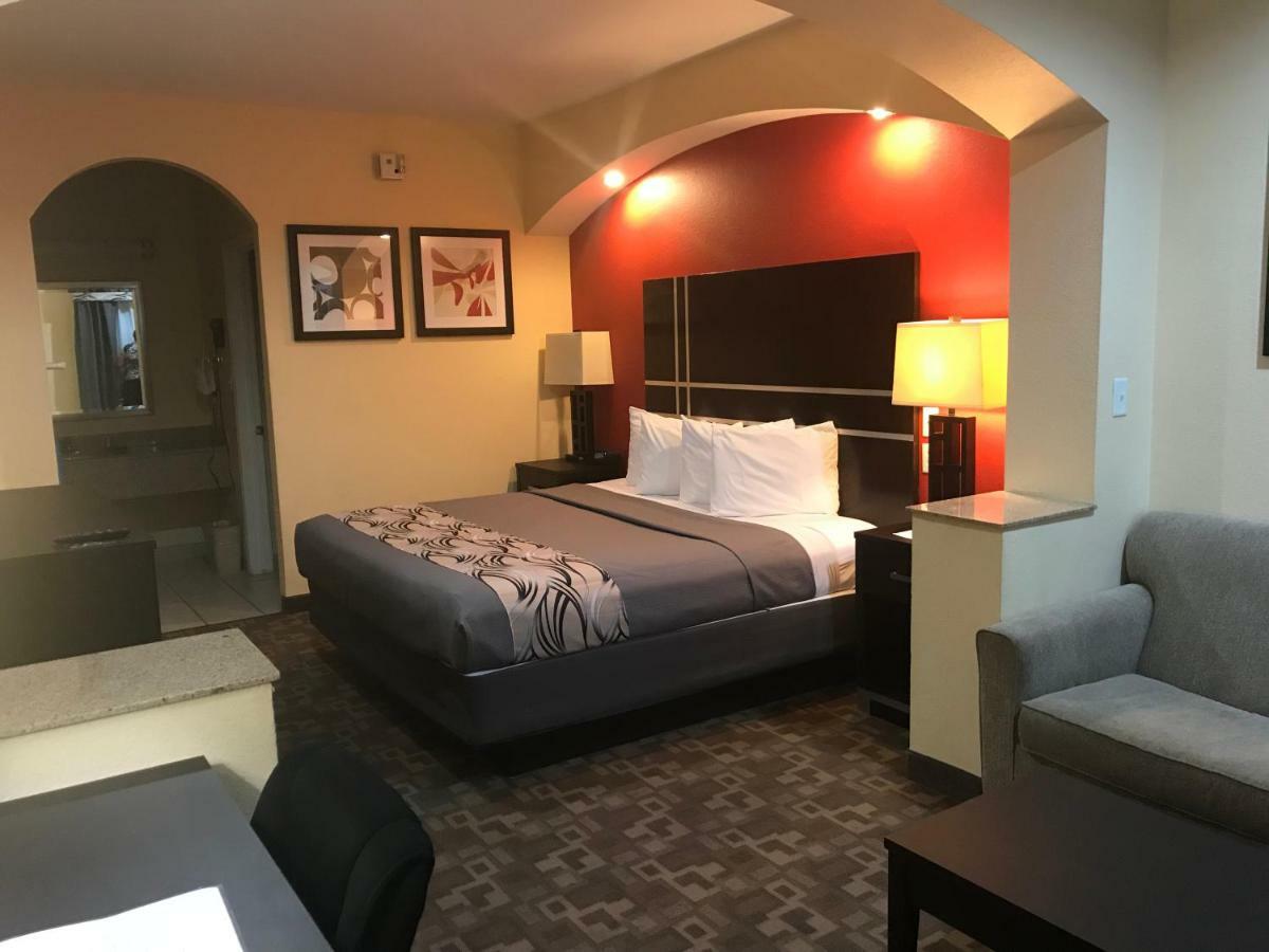 Regency Inn & Suites - Бейтаун Екстериор снимка