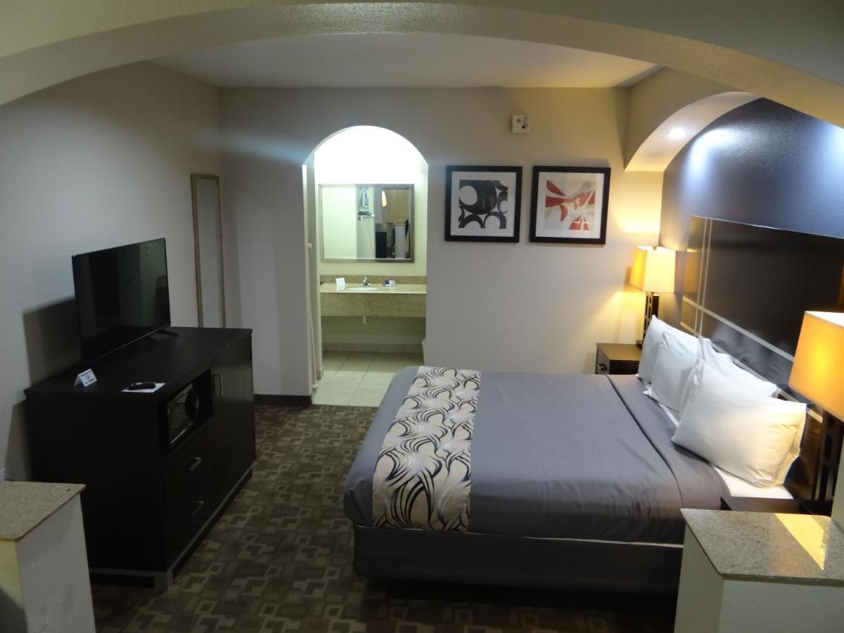 Regency Inn & Suites - Бейтаун Екстериор снимка