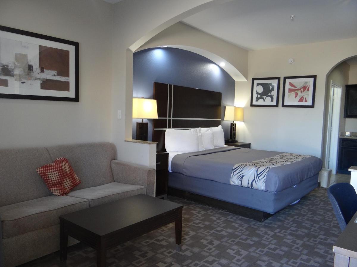 Regency Inn & Suites - Бейтаун Екстериор снимка
