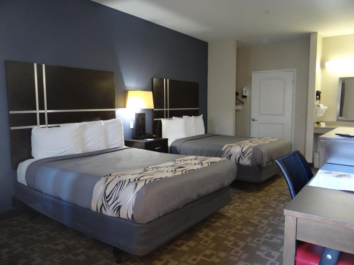 Regency Inn & Suites - Бейтаун Екстериор снимка