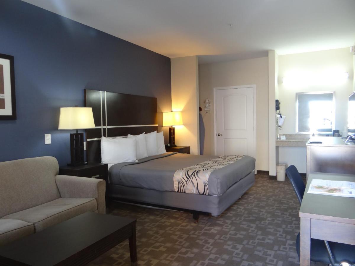 Regency Inn & Suites - Бейтаун Екстериор снимка